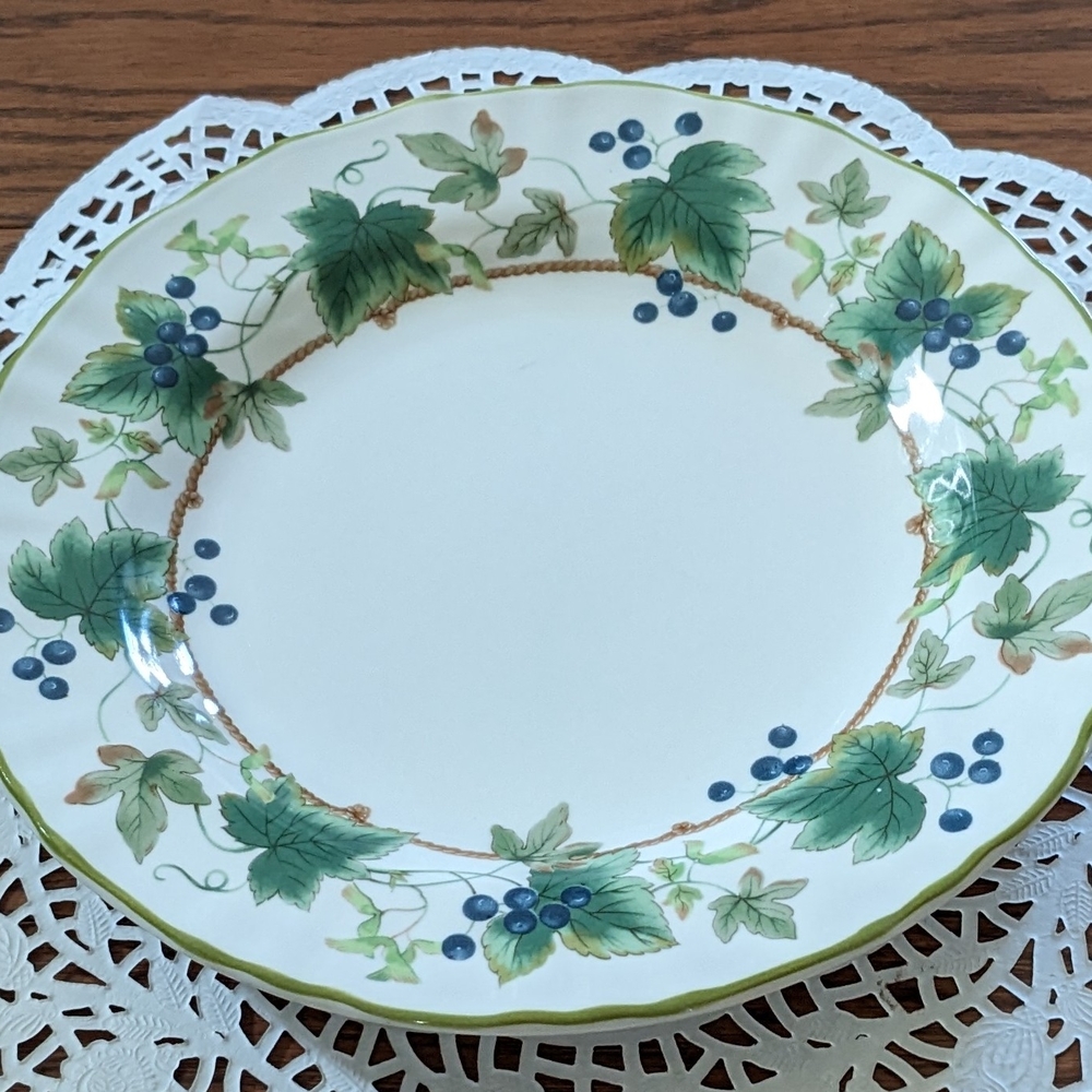Elegant Set Of 4 Mikasa Country  Classics Blue Vine Dinner Bread/ Salad Plates.